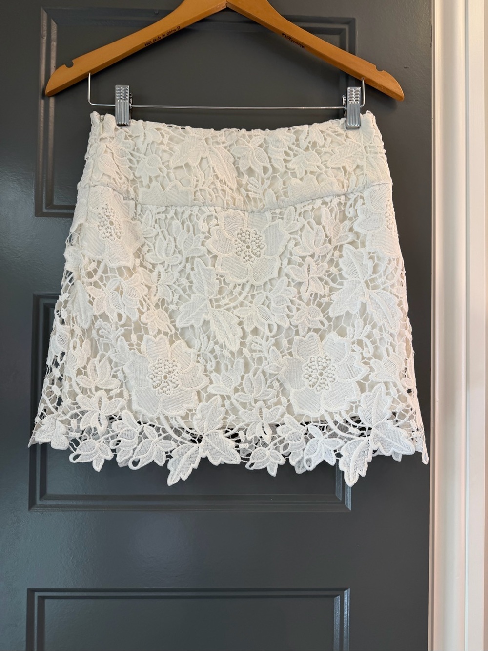 Gianni Bini White Floral Lace Mini Skirt wedding bride beach S